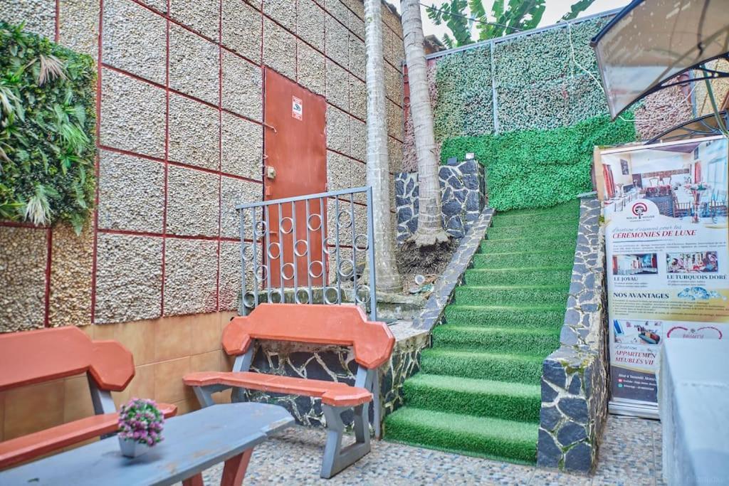 Ninja House Studio Chic Le Turquois Dore Yaounde Luaran gambar
